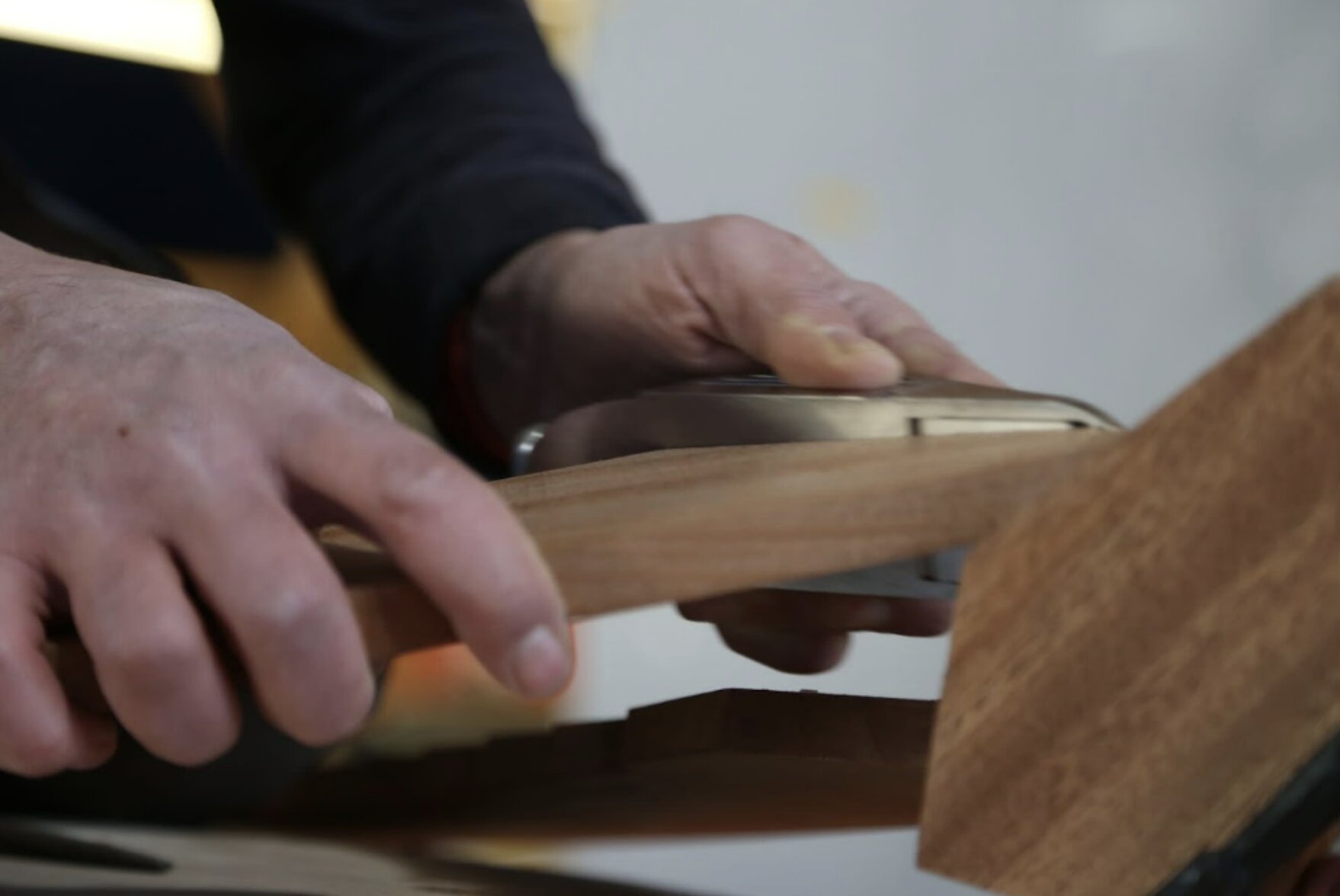 Cintrage et serrage du bois en atelier